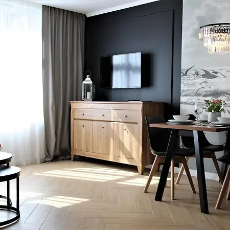 Royal Maris 3 Apartments: Prime Location *